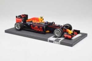 Red Bull RB12 #33 M. Verstappen Spain GP Winner 2016 Minichamps 1:18 117160333 Metal - imagen 4 de 7