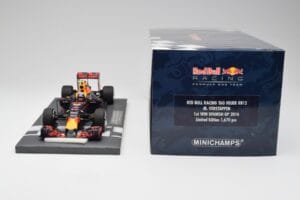 Red Bull RB12 #33 M. Verstappen Spain GP Winner 2016 Minichamps 1:18 117160333 Metal - imagen 7 de 7