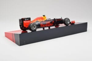 Red Bull RB12 #33 M. Verstappen Spain GP Winner 2016 Minichamps 1:18 147160533 Metal - imagen 3 de 6