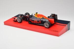 Red Bull RB12 #33 M. Verstappen Spain GP Winner 2016 Minichamps 1:18 147160533 Metal - imagen 5 de 6