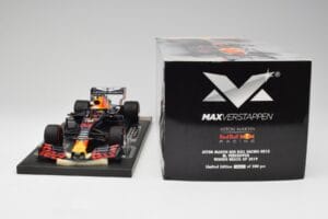 Red Bull RB15 #33 M. Verstappen Brazil GP Winner 2019 Minichamps 1:18 113191933 Metal - imagen 7 de 7