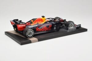 Red Bull RB16 #33 M. Verstappen Red Bull Racing 70th Anniversary GP Winner 2020 Minichamps 1:18 113200533-M1 Resina - imagen 3 de 7