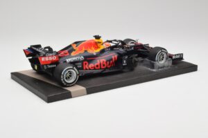 Red Bull RB16B #33 M. Verstappen Dutch GP Winner 2021 Minichamps 1:18 113212533 Metal - imagen 3 de 7