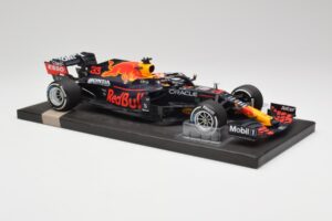 Red Bull RB16B #33 M. Verstappen Dutch GP Winner 2021 Minichamps 1:18 113212533 Metal - imagen 4 de 7