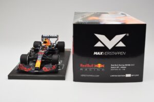 Red Bull RB16B #33 M. Verstappen Dutch GP Winner 2021 Minichamps 1:18 113212533 Metal - imagen 7 de 7