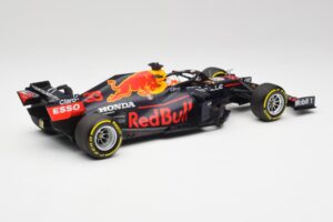 Red Bull RB16B #33 M. Verstappen Emilia Romagna GP Winner Mid Race Tyres 2021 Minichamps 1:18 110210133 Metal - imagen 2 de 7