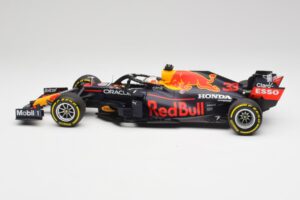 Red Bull RB16B #33 M. Verstappen Emilia Romagna GP Winner Mid Race Tyres 2021 Minichamps 1:18 110210133 Metal - imagen 3 de 7