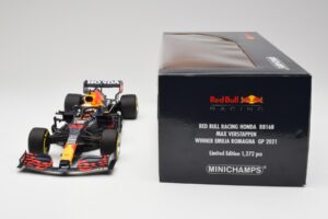 Red Bull RB16B #33 M. Verstappen Emilia Romagna GP Winner Mid Race Tyres 2021 Minichamps 1:18 110210133 Metal - imagen 7 de 7