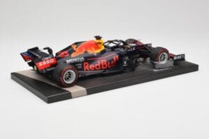 Red Bull RB16B #33 M. Verstappen Abu Dhabi GP 2021 Winner Missing Figurine & Pitboard Minichamps 1:18 113212333 Resina - imagen 3 de 7