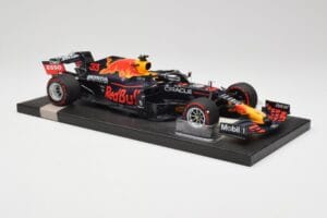 Red Bull RB16B #33 M. Verstappen Abu Dhabi GP 2021 Winner Missing Figurine & Pitboard Minichamps 1:18 113212333 Resina - imagen 4 de 7