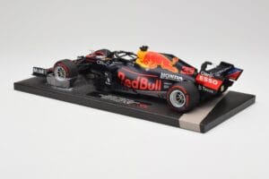 Red Bull RB16B #33 M. Verstappen Abu Dhabi GP 2021 Winner Missing Figurine & Pitboard Minichamps 1:18 113212333 Resina - imagen 5 de 7