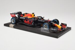 Red Bull RB16B #33 M. Verstappen Belgian GP 2021 Winner Minichamps 1:18 113211333 Resina - imagen 4 de 7