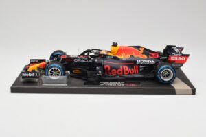 Red Bull RB16B #33 M. Verstappen Belgian GP 2021 Winner Minichamps 1:18 113211333 Resina
