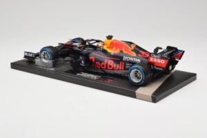 Red Bull RB16B #33 M. Verstappen Belgian GP 2021 Winner Minichamps 1:18 113211333 Resina - imagen 5 de 7