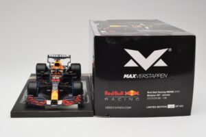 Red Bull RB16B #33 M. Verstappen Belgian GP 2021 Winner Minichamps 1:18 113211333 Resina - imagen 7 de 7