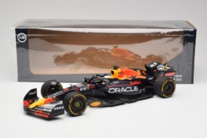 Red Bull RB18 #1 M. Verstappen France GP Winner 2022 Minichamps 1:18 110221201 Metal - imagen 6 de 7