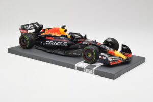Red Bull RB18 #1 M. Verstappen Japan GP Winner No Figure 2022 Minichamps 1:18 113221801B Metal - imagen 4 de 7