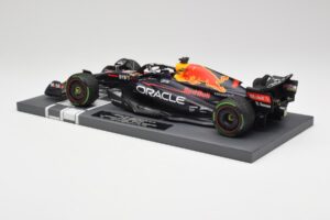 Red Bull RB18 #1 M. Verstappen Japan GP Winner No Figure 2022 Minichamps 1:18 113221801B Metal - imagen 5 de 7