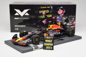 Red Bull RB18 #1 M. Verstappen Japan GP Winner No Figure & Pitboard 2022 Minichamps 1:18 113221801FB Metal - imagen 6 de 7