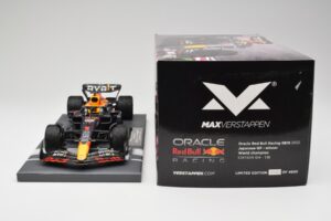 Red Bull RB18 #1 M. Verstappen Japan GP Winner No Figure & Pitboard 2022 Minichamps 1:18 113221801FB Metal - imagen 7 de 7