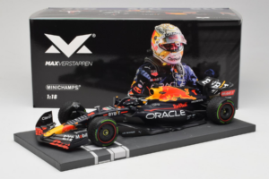 Red Bull Racing RB18 #1 M. Verstappen Japan GP Winner 2022 Minichamps 1:18 113221801FB-R1 Metal - imagen 8 de 8