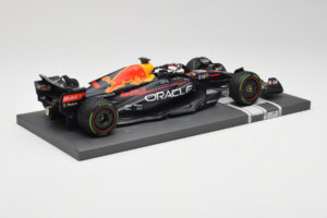 Red Bull Racing RB18 #1 M. Verstappen Japan GP Winner 2022 Minichamps 1:18 113221801FB-R1 Metal - imagen 3 de 8
