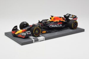 Red Bull RB18 Oracle #1 M. Verstappen Abu Dhabi GP 2022 Winner Minichamps 1:18 113222201 Resina - imagen 2 de 7