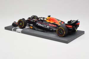 Red Bull RB18 Oracle #1 M. Verstappen Abu Dhabi GP 2022 Winner Minichamps 1:18 113222201 Resina - imagen 5 de 7