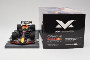 Red Bull RB18 Oracle #1 M. Verstappen Abu Dhabi GP 2022 Winner Minichamps 1:18 113222201 Resina - imagen 6 de 7