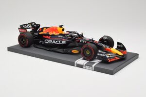 Red Bull RB18 Oracle #1 M. Verstappen Dutch GP 2022 Winner Minichamps 1:18 113221501 Resina - imagen 4 de 7
