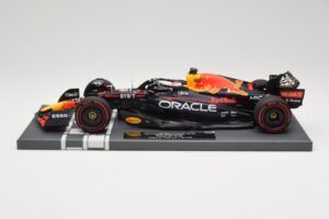 Red Bull RB18 Oracle #1 M. Verstappen Dutch GP 2022 Winner Minichamps 1:18 113221501 Resina