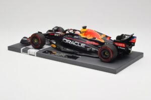 Red Bull RB18 Oracle #1 M. Verstappen Dutch GP 2022 Winner Minichamps 1:18 113221501 Resina - imagen 5 de 7