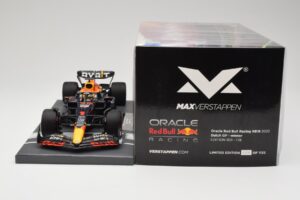 Red Bull RB18 Oracle #1 M. Verstappen Dutch GP 2022 Winner Minichamps 1:18 113221501 Resina - imagen 6 de 7
