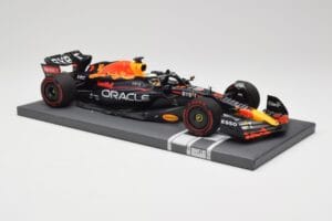 Red Bull RB18 Oracle #1 M. Verstappen Italian GP 2022 Winner Minichamps 1:18 113221601 Resina - imagen 4 de 7