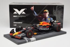Red Bull RB18 Oracle #1 M. Verstappen Italian GP 2022 Winner Minichamps 1:18 113221601 Resina - imagen 7 de 7