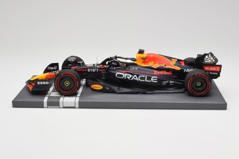Red Bull RB18 Oracle #1 M. Verstappen Italian GP 2022 Winner Minichamps 1:18 113221601 Resina