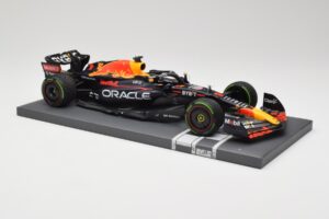 Red Bull RB18 Oracle #1 M. Verstappen Japanese GP 2022 World Champion Minichamps 1:18 113221801 Resina - imagen 4 de 7
