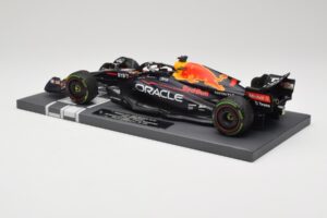 Red Bull RB18 Oracle #1 M. Verstappen Japanese GP 2022 World Champion Minichamps 1:18 113221801 Resina - imagen 5 de 7
