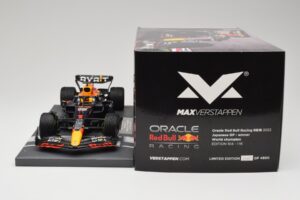Red Bull RB18 Oracle #1 M. Verstappen Japanese GP 2022 World Champion Minichamps 1:18 113221801 Resina - imagen 6 de 7