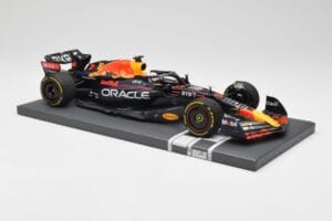 Red Bull RB18 Oracle #1 M. Verstappen US GP 2022 Winner Minichamps 1:18 113221901 Resina - imagen 4 de 7