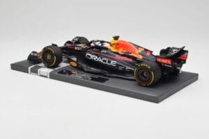 Red Bull RB18 Oracle #1 M. Verstappen US GP 2022 Winner Minichamps 1:18 113221901 Resina - imagen 5 de 7