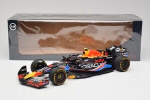 Red Bull RB19 #1 M. Verstappen Austin GP Winner 2023 Minichamps 1:18 110231901 Metal - imagen 6 de 6