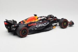 Red Bull RB19 #1 M. Verstappen Qatar Sprint Race 2nd WC 2023 Minichamps 1:18 110231801 Metal - imagen 2 de 6
