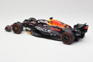 Red Bull RB19 #1 M. Verstappen Qatar Sprint Race 2nd WC 2023 Minichamps 1:18 110231801 Metal - imagen 5 de 6