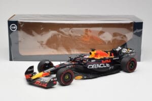 Red Bull RB19 #1 M. Verstappen Qatar Sprint Race 2nd WC 2023 Minichamps 1:18 110231801 Metal - imagen 6 de 6