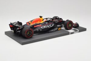 Red Bull RB19 Oracle #1 M. Verstappen Australian GP 2023 Winner Minichamps 1:18 113230301 Resina - imagen 3 de 7