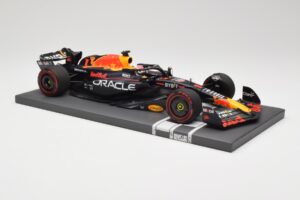 Red Bull RB19 Oracle #1 M. Verstappen Australian GP 2023 Winner Minichamps 1:18 113230301 Resina - imagen 4 de 7