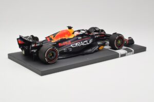 Red Bull RB19 Oracle #1 M. Verstappen Bahrain GP 2023 Winner Minichamps 1:18 113230201 Resina - imagen 3 de 7