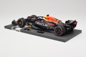Red Bull RB19 Oracle #1 M. Verstappen Bahrain GP 2023 Winner Minichamps 1:18 113230201 Resina - imagen 5 de 7