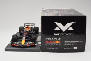 Red Bull RB19 Oracle #1 M. Verstappen Bahrain GP 2023 Winner Minichamps 1:18 113230201 Resina - imagen 6 de 7